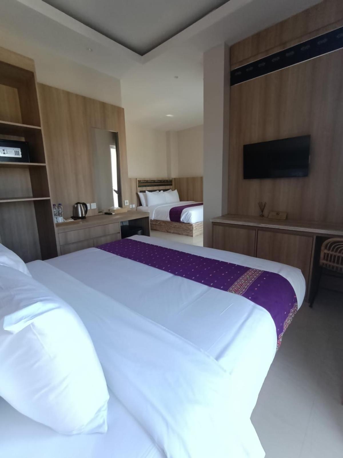 Dejavu 2.0 Hotel Bajo Komodo ลาบวนบาโจ ภายนอก รูปภาพ
