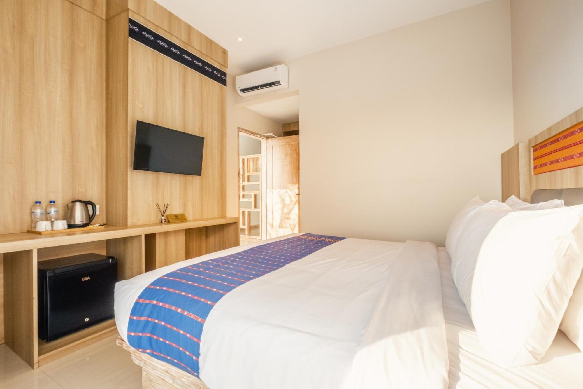 Dejavu 2.0 Hotel Bajo Komodo ลาบวนบาโจ ภายนอก รูปภาพ