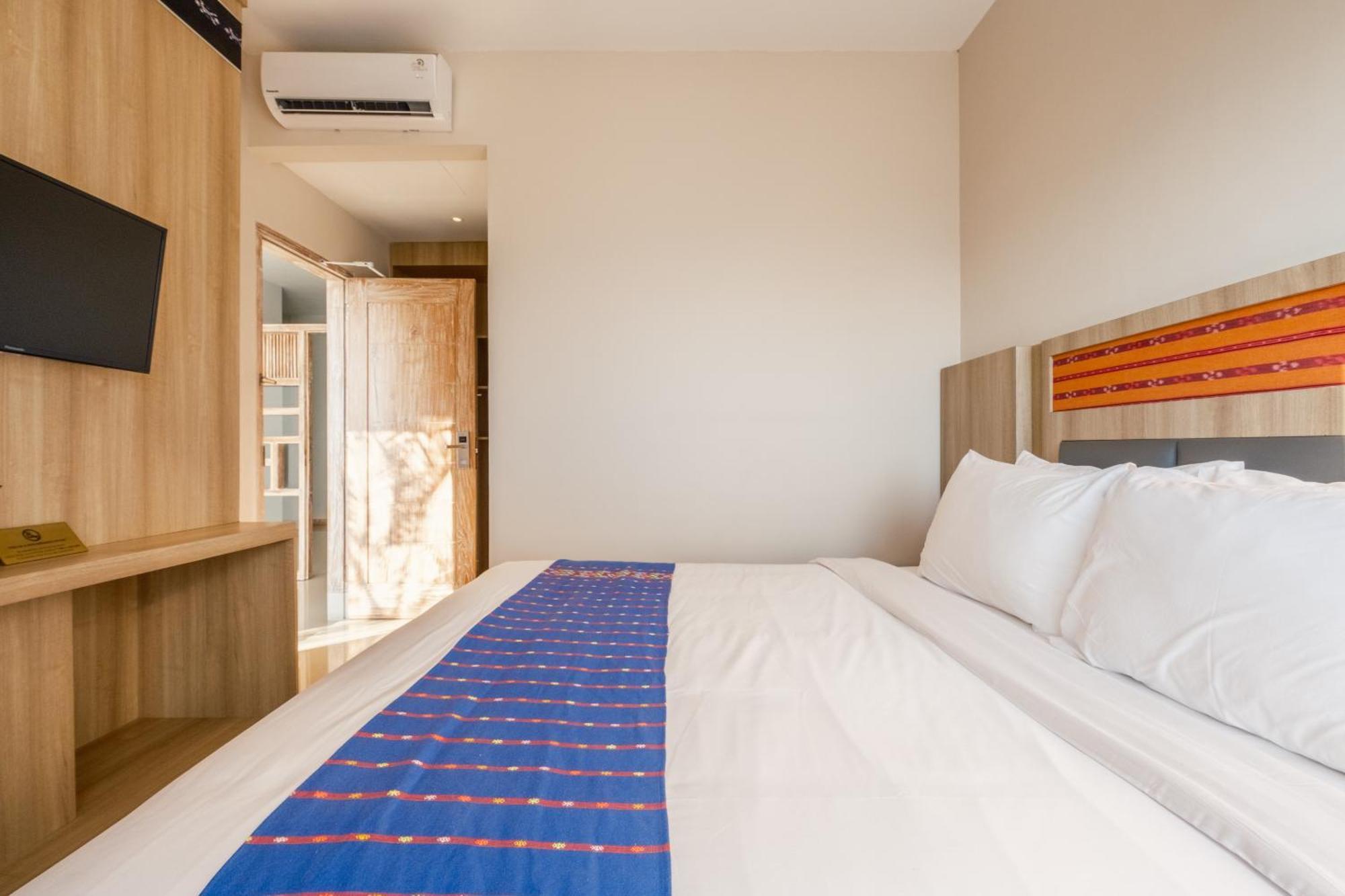 Dejavu 2.0 Hotel Bajo Komodo ลาบวนบาโจ ภายนอก รูปภาพ