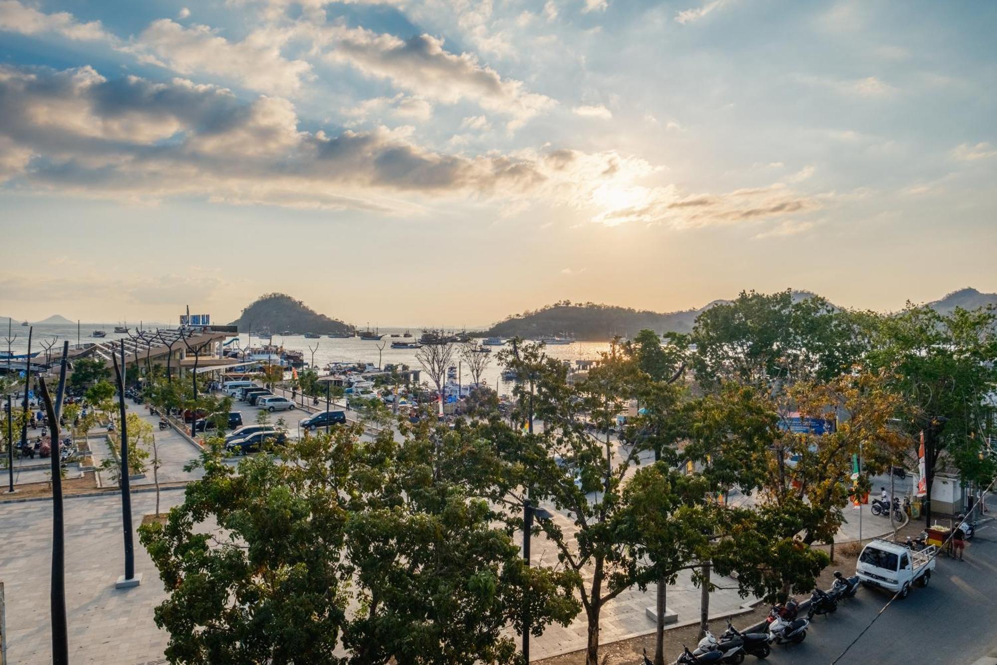 Dejavu 2.0 Hotel Bajo Komodo ลาบวนบาโจ ภายนอก รูปภาพ