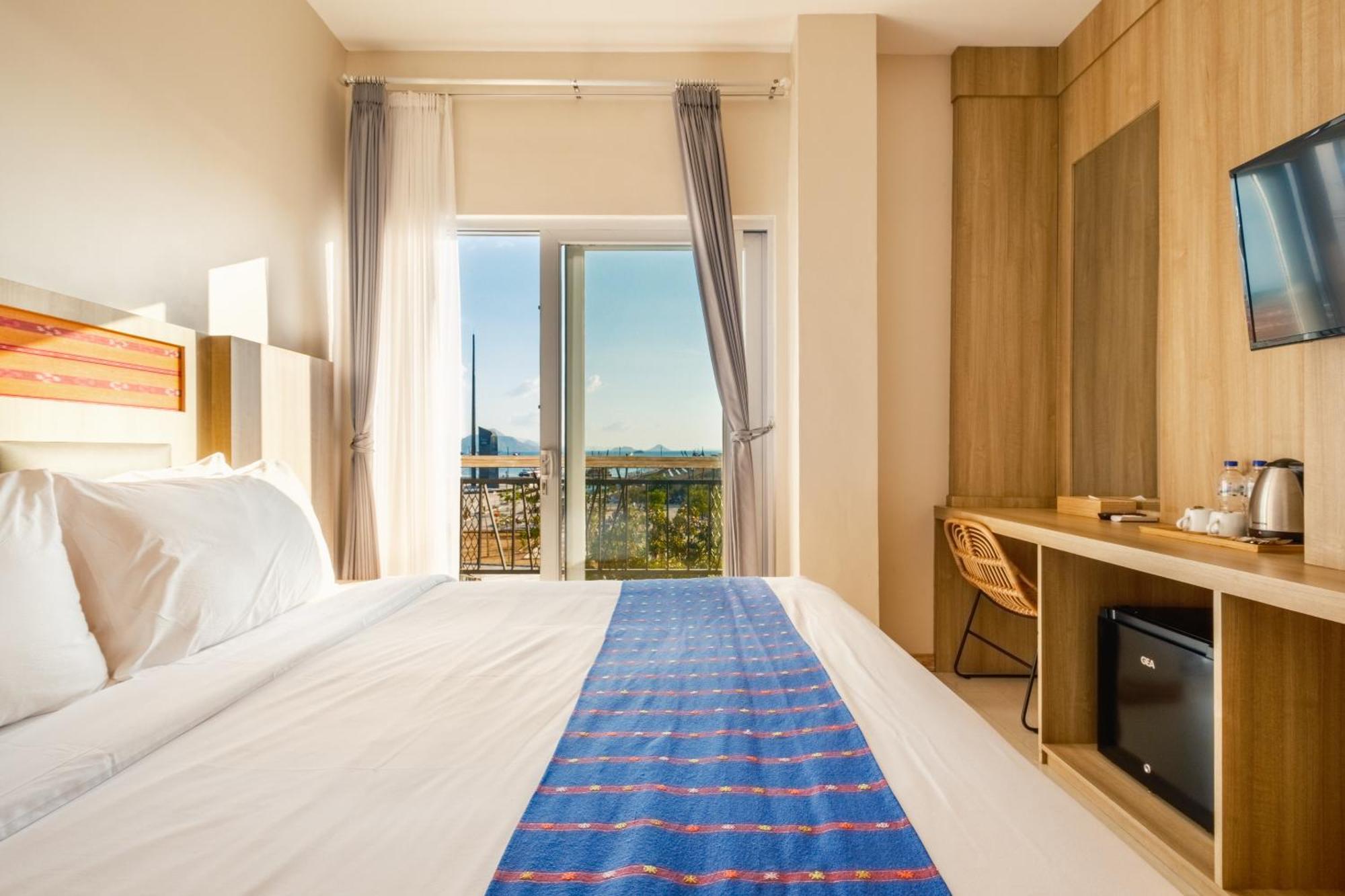 Dejavu 2.0 Hotel Bajo Komodo ลาบวนบาโจ ภายนอก รูปภาพ