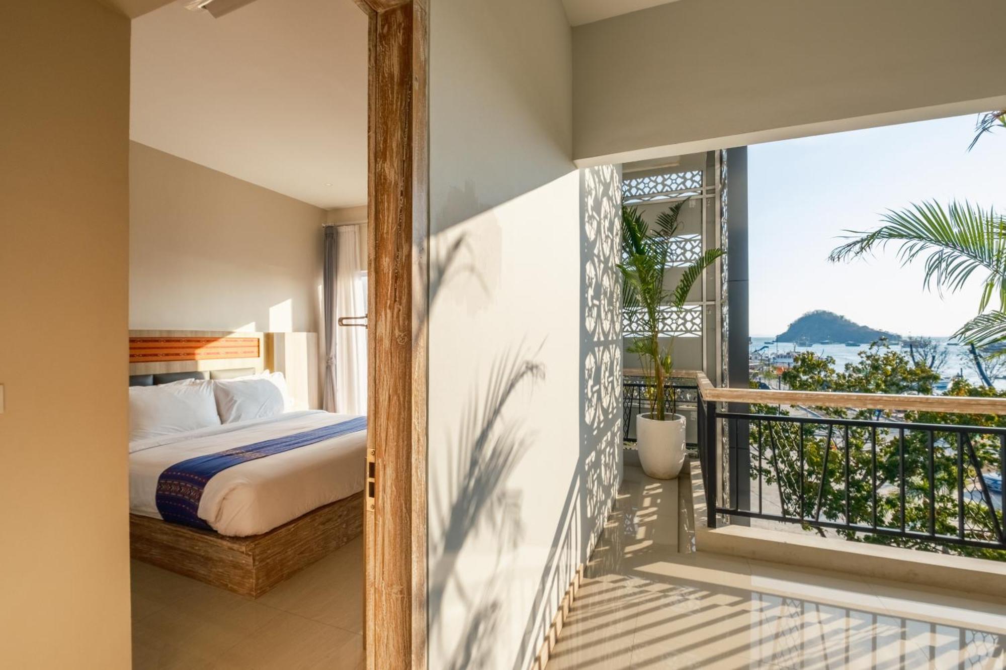 Dejavu 2.0 Hotel Bajo Komodo ลาบวนบาโจ ภายนอก รูปภาพ