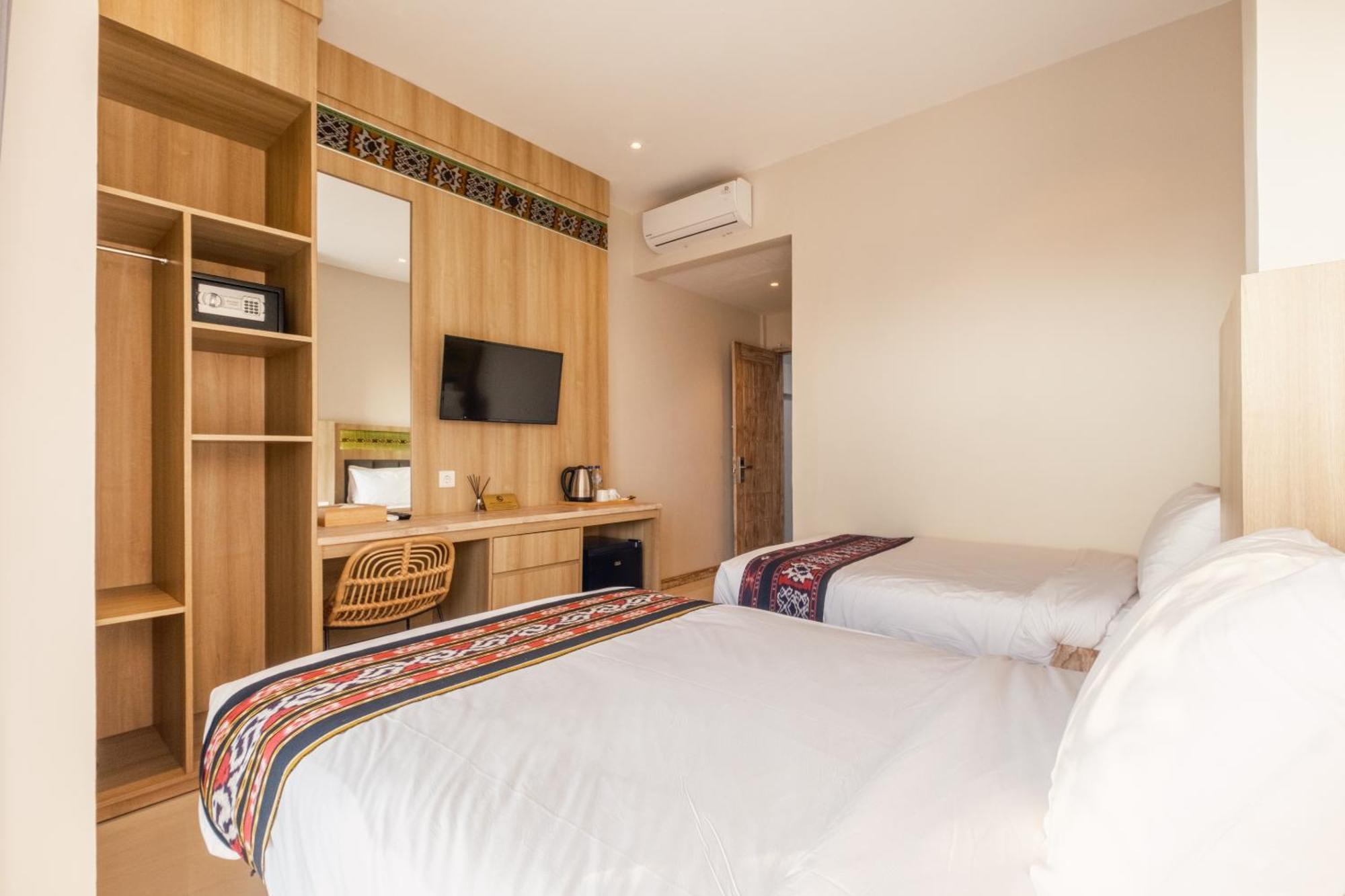 Dejavu 2.0 Hotel Bajo Komodo ลาบวนบาโจ ภายนอก รูปภาพ