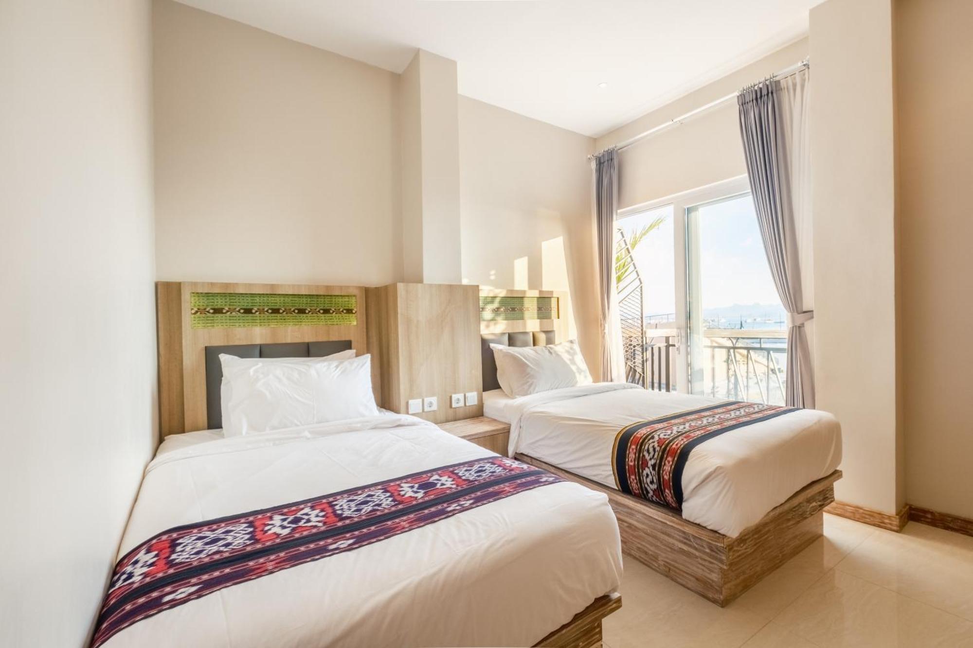 Dejavu 2.0 Hotel Bajo Komodo ลาบวนบาโจ ภายนอก รูปภาพ