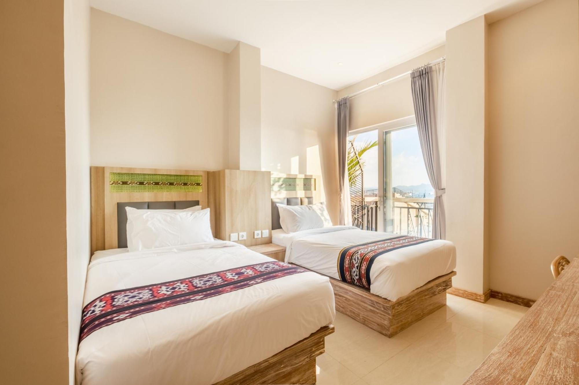 Dejavu 2.0 Hotel Bajo Komodo ลาบวนบาโจ ภายนอก รูปภาพ