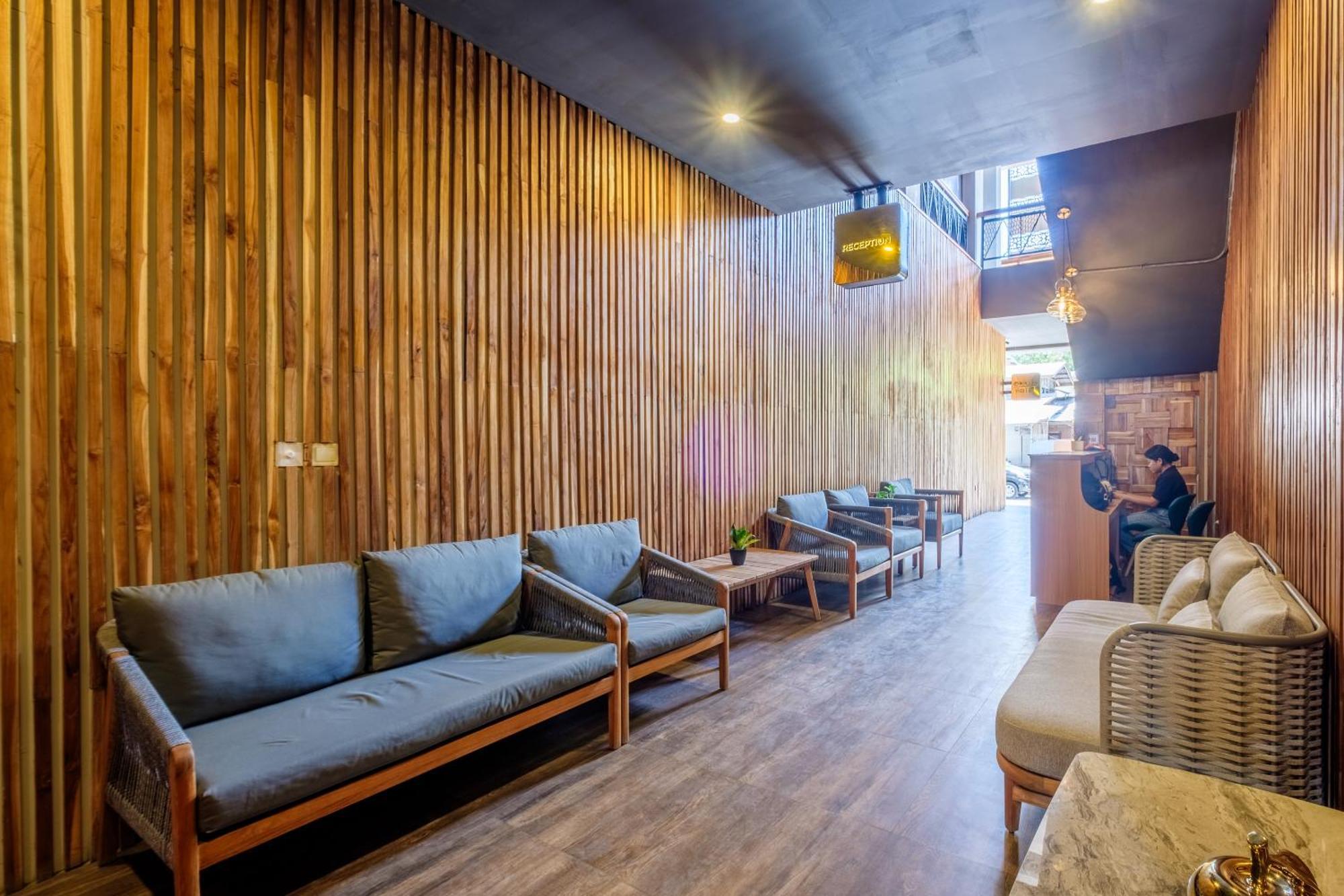 Dejavu 2.0 Hotel Bajo Komodo ลาบวนบาโจ ภายนอก รูปภาพ