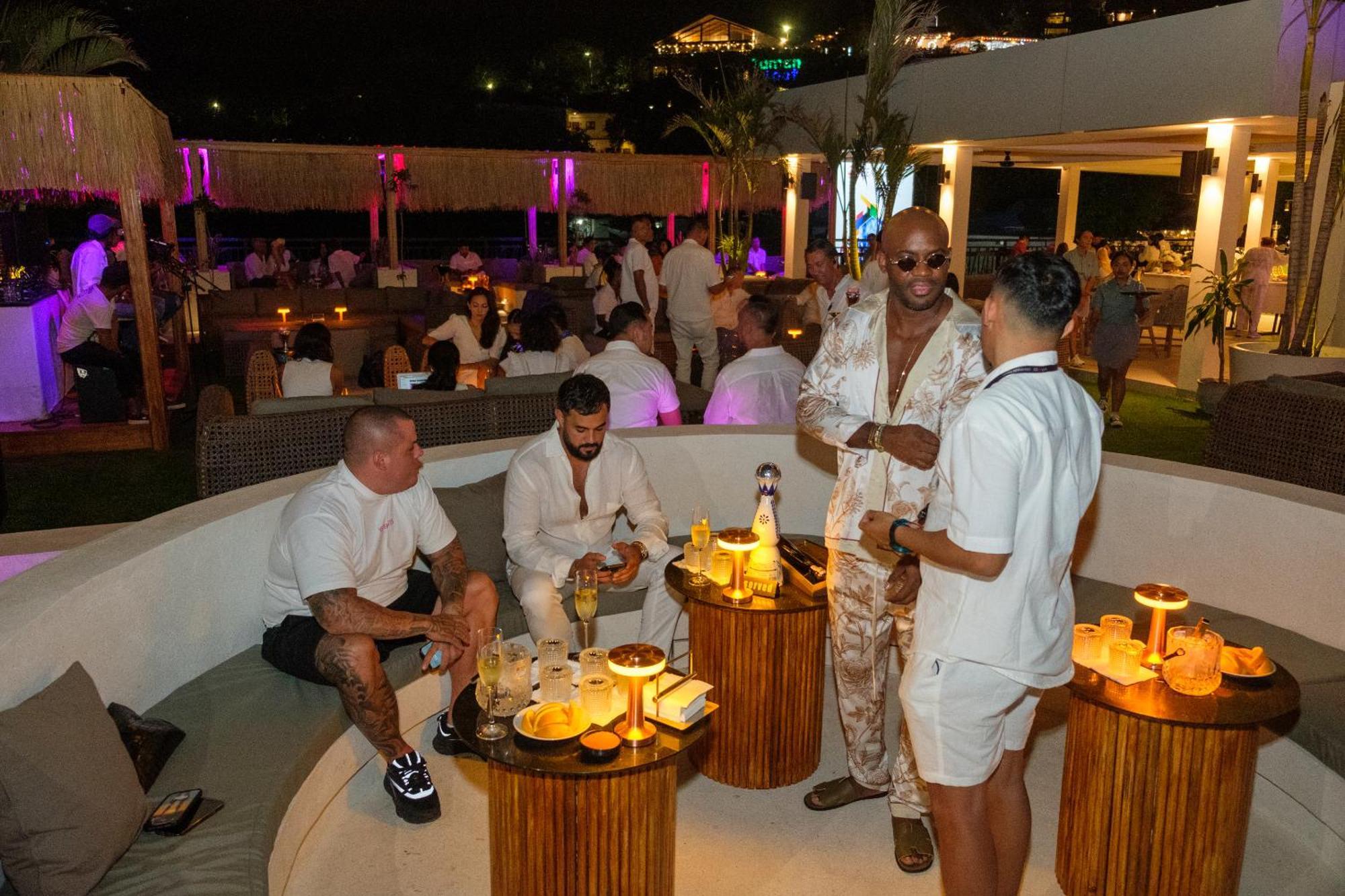 Dejavu 2.0 Hotel Bajo Komodo ลาบวนบาโจ ภายนอก รูปภาพ