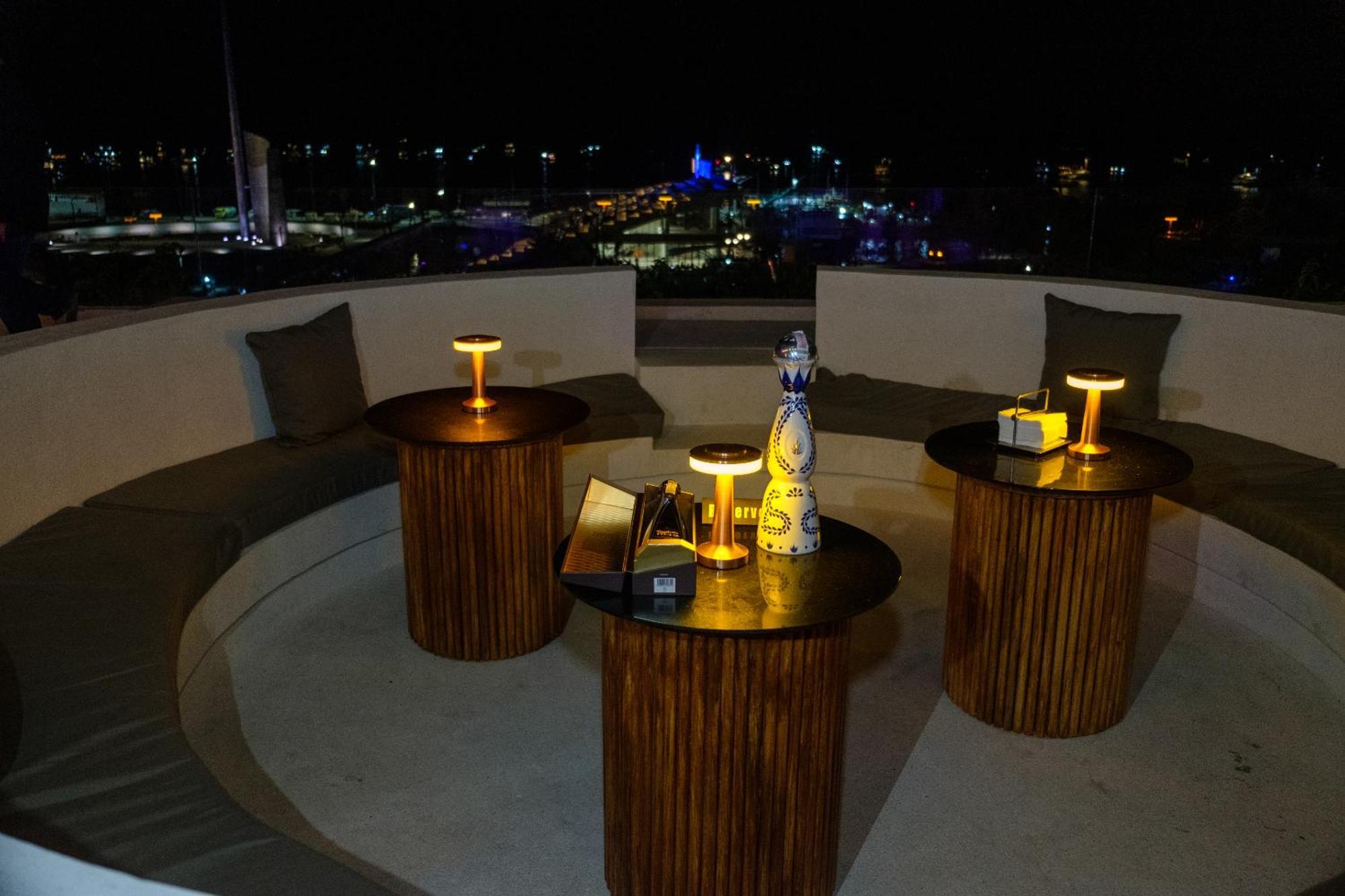 Dejavu 2.0 Hotel Bajo Komodo ลาบวนบาโจ ภายนอก รูปภาพ